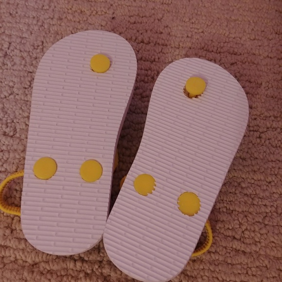 Brand new flip flops never worn - Picture 2 of 2